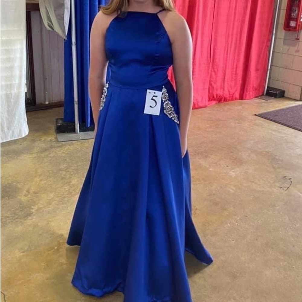 Size 7 gown